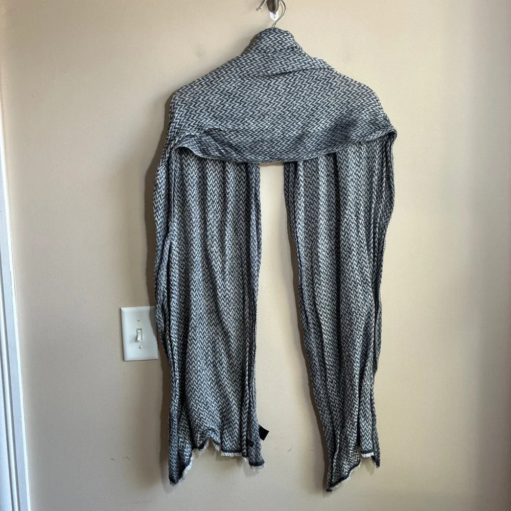 Paras Herringbone Chevron Scarf One Size Grey White Unisex Handmade Nepal